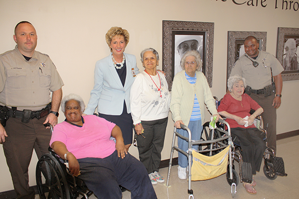 A Fayette County Deputy Sheriff sharing a meal with residents during the Dine With a Deputy program